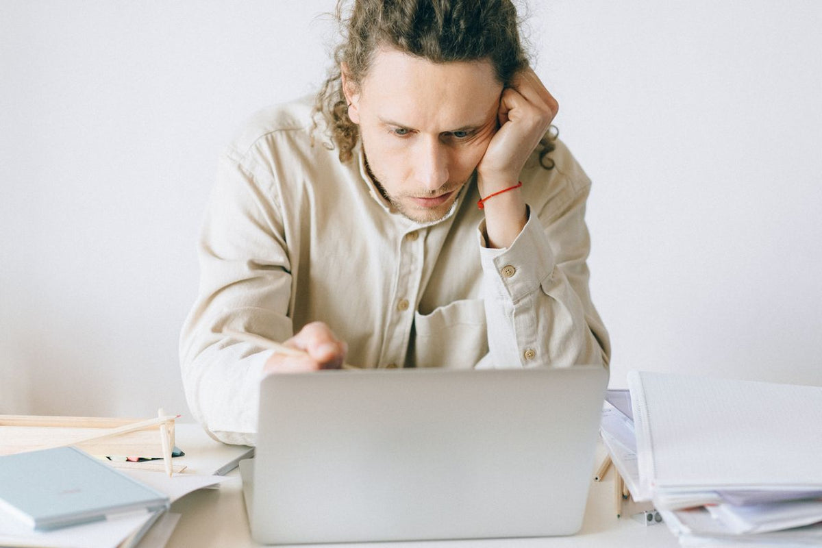 Six semaines après la rentrée : pourquoi ça lâche, et ce que la recherche dit du burn-out autistique