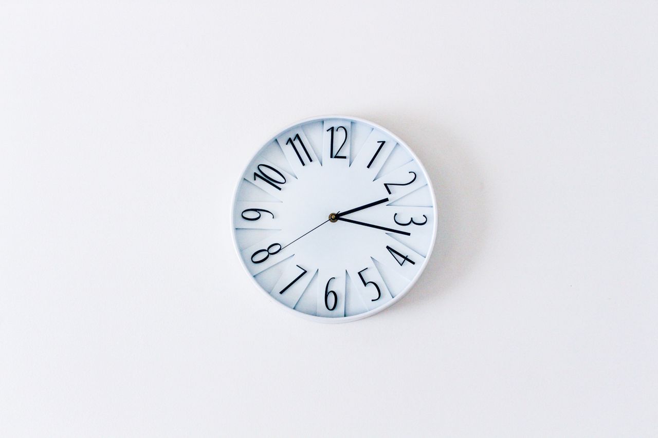 Changement d'heure du 25 octobre : préparer ton sommeil de TDAH sans tout bouleverser