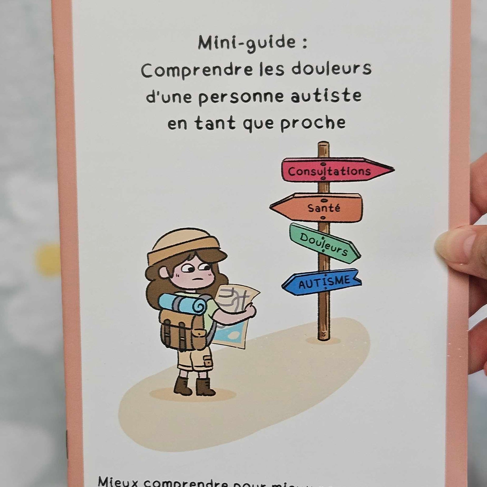 Couverture du mini-guide « Comprendre les douleurs d'une personne autiste en tant que proche », avec un personnage carte en main devant un panneau indicateur (consultations, santé, douleurs, autisme)