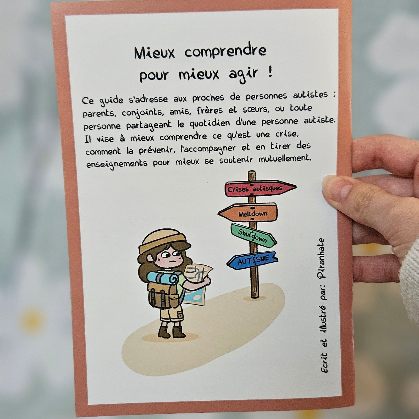 Page d'ouverture du mini-guide « Mieux comprendre pour mieux agir », version proches, précisant qu'il s'adresse aux parents, conjoints, amis, frères et sœurs, avec un personnage carte en main devant un panneau indicateur