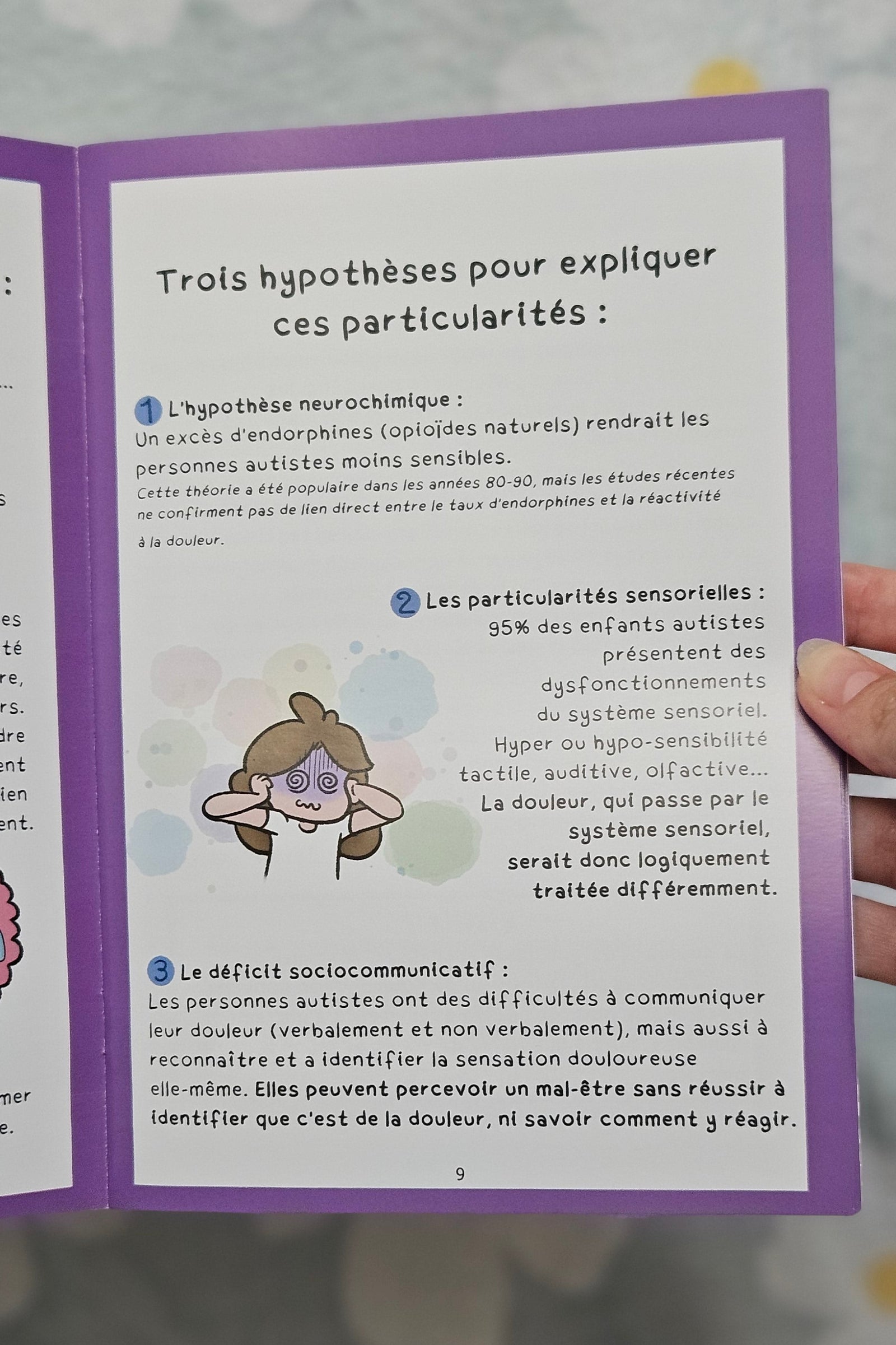 Page intérieure « Trois hypothèses pour expliquer ces particularités », détaillant l'hypothèse neurochimique, les particularités sensorielles et le déficit sociocommunicatif, avec un personnage entouré de bulles colorées